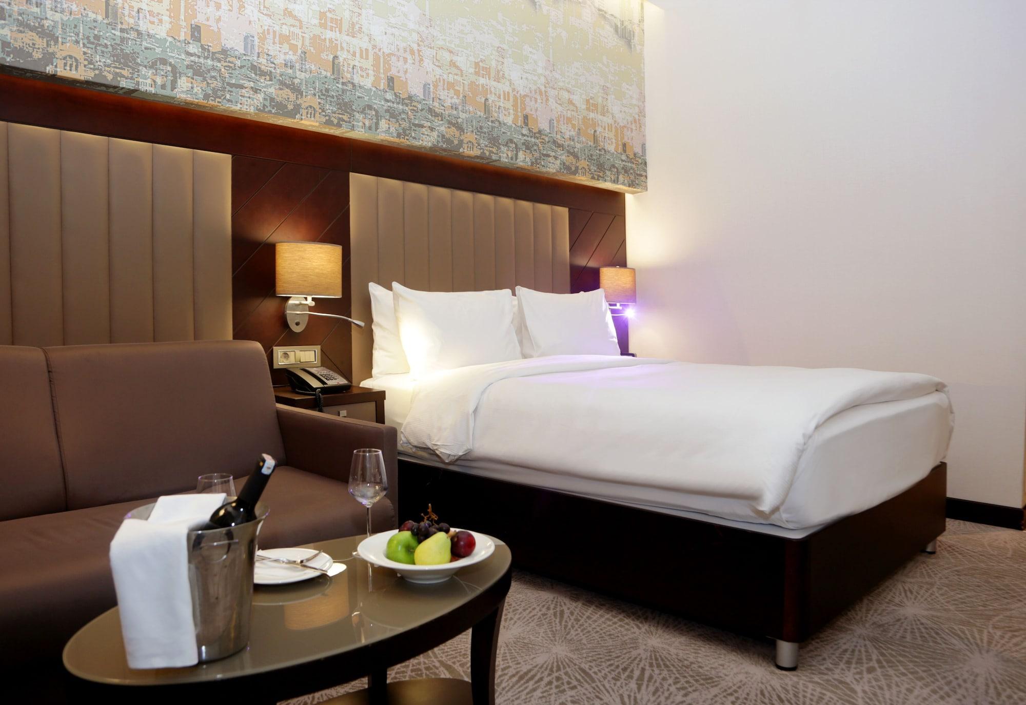 Hotel Doubletree By Hilton Istanbul Umraniye Exterior foto A room at the hotel