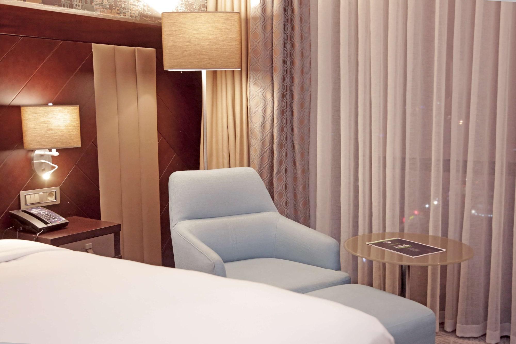 Hotel Doubletree By Hilton Istanbul Umraniye Exterior foto A room at the hotel