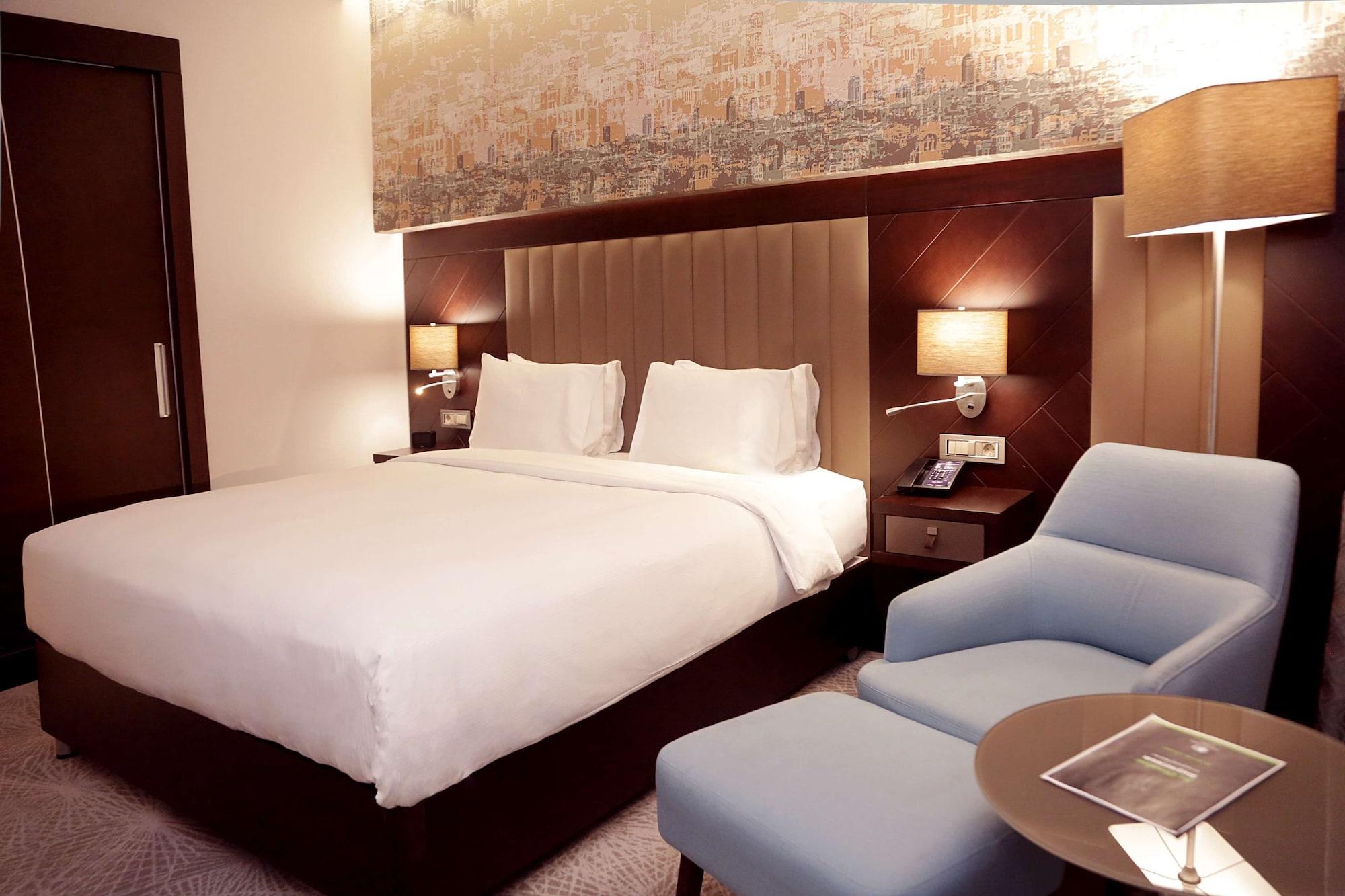 Hotel Doubletree By Hilton Istanbul Umraniye Exterior foto A room at the hotel