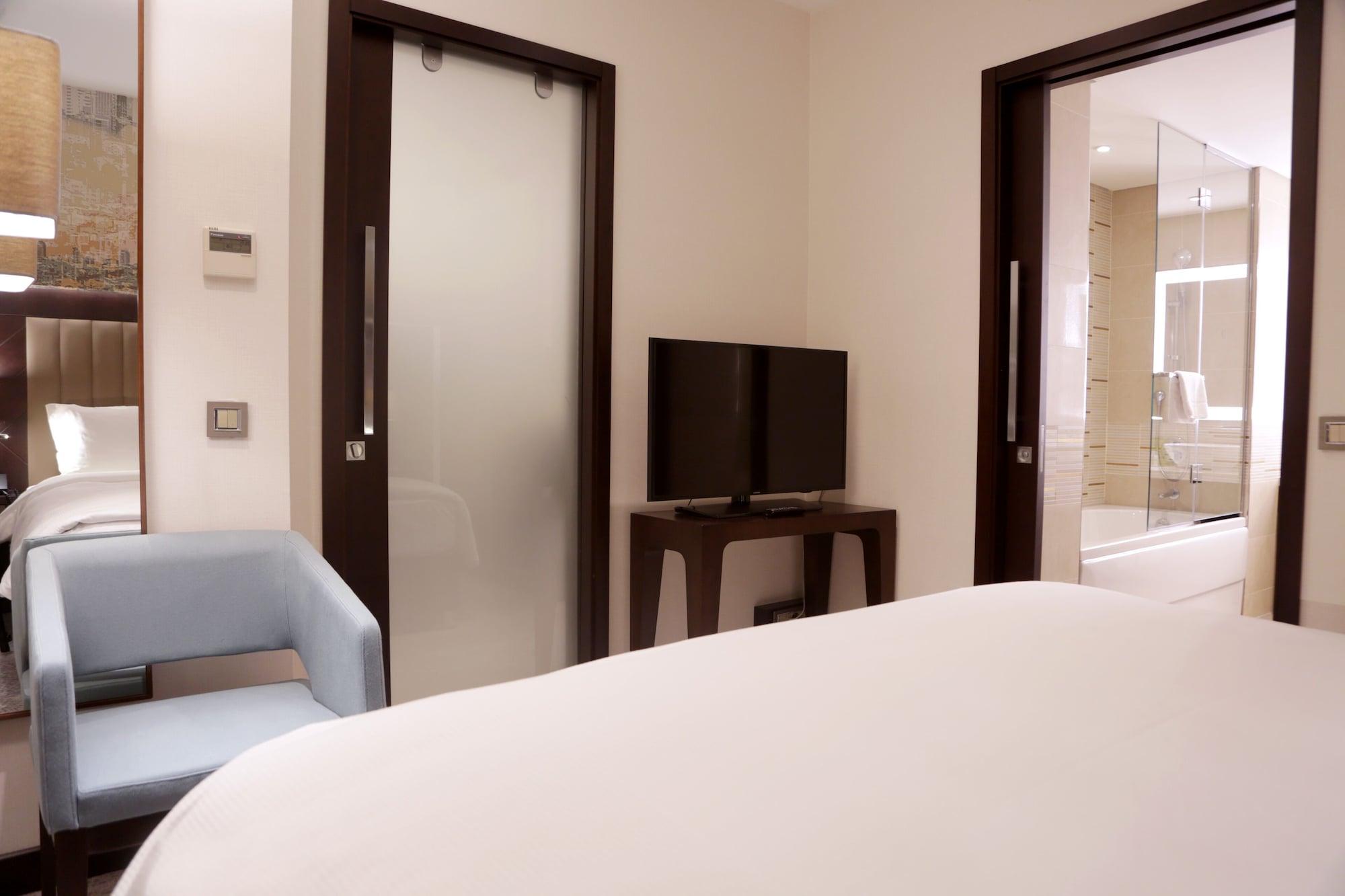 Hotel Doubletree By Hilton Istanbul Umraniye Exterior foto A room at the hotel