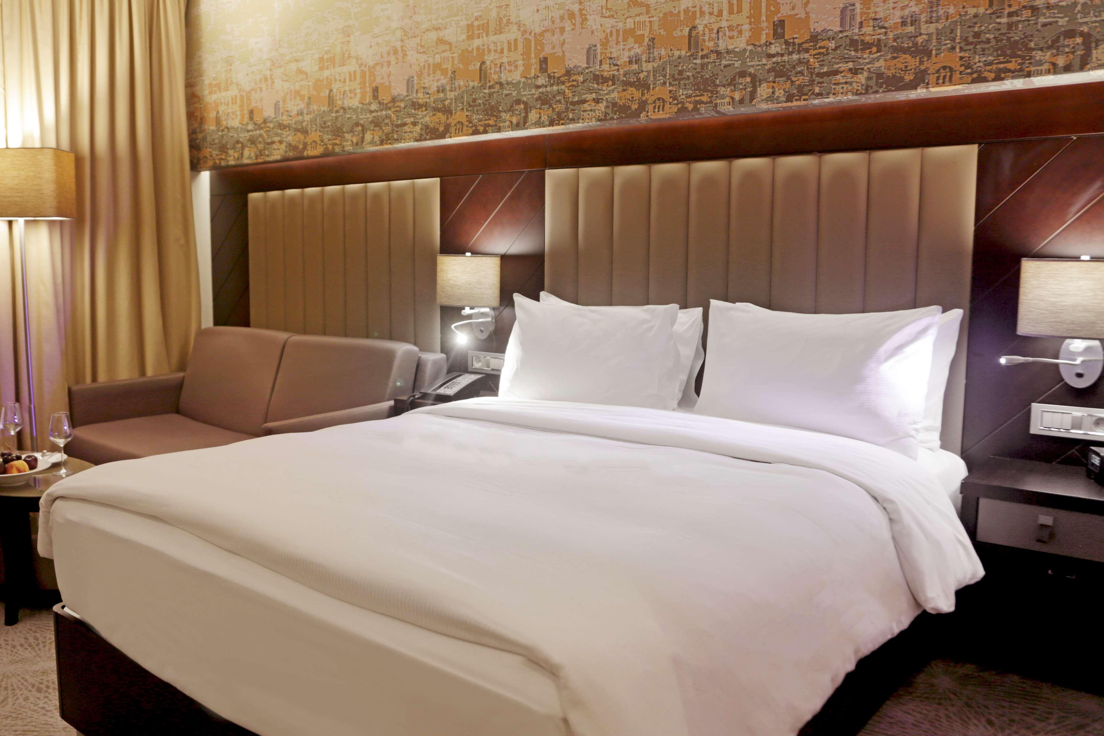 Hotel Doubletree By Hilton Istanbul Umraniye Exterior foto A bed