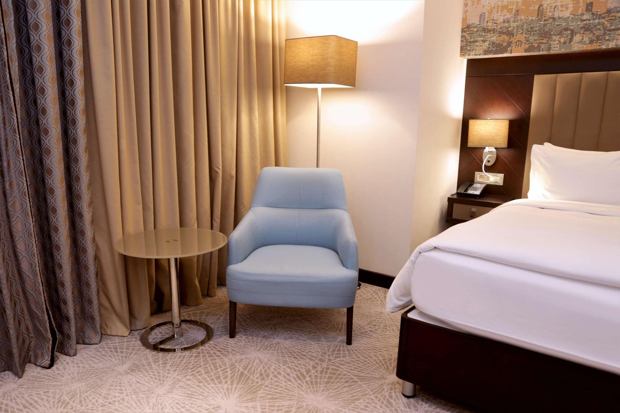 Hotel Doubletree By Hilton Istanbul Umraniye Exterior foto A room at the hotel