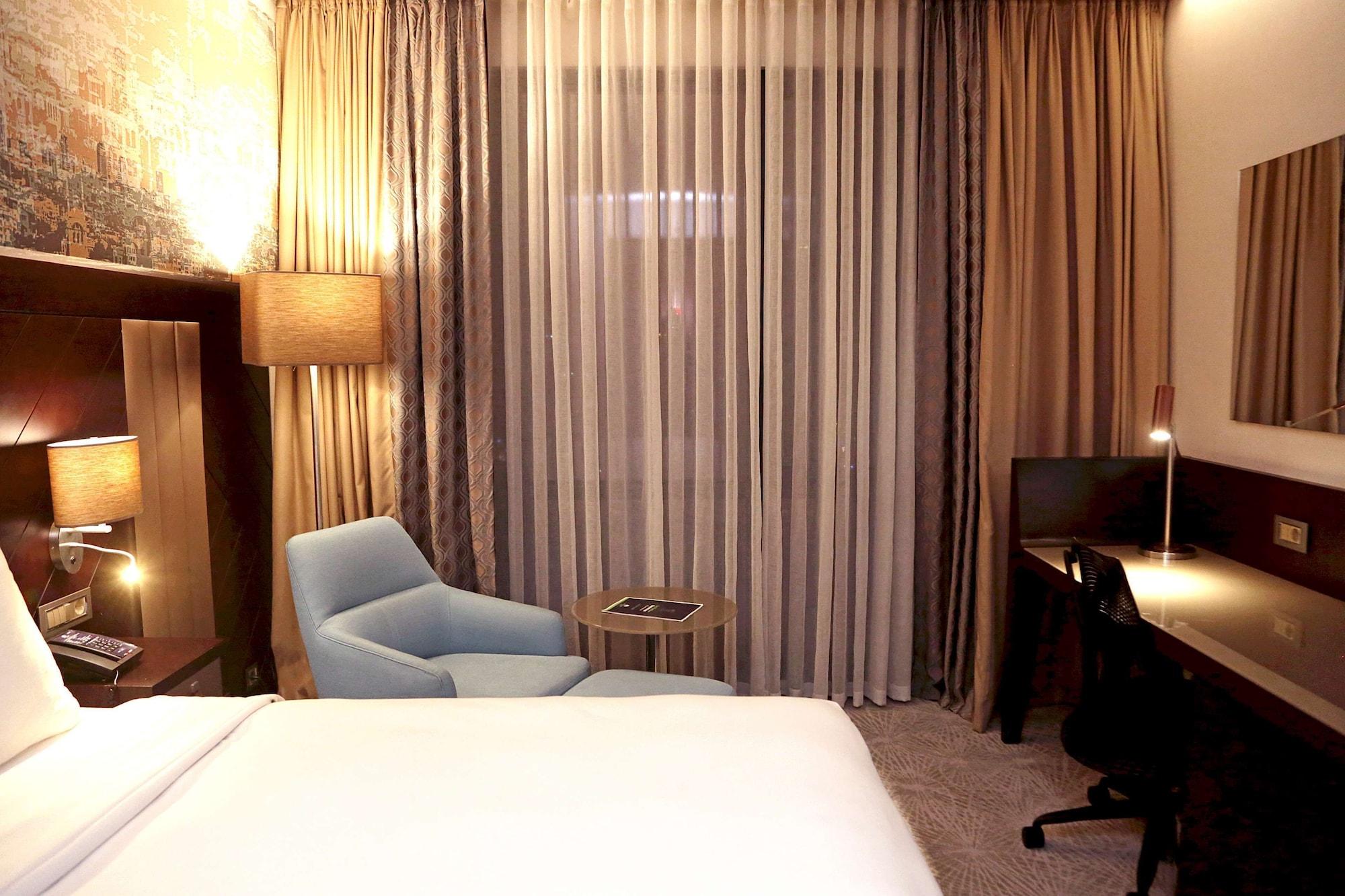 Hotel Doubletree By Hilton Istanbul Umraniye Exterior foto A room at the hotel