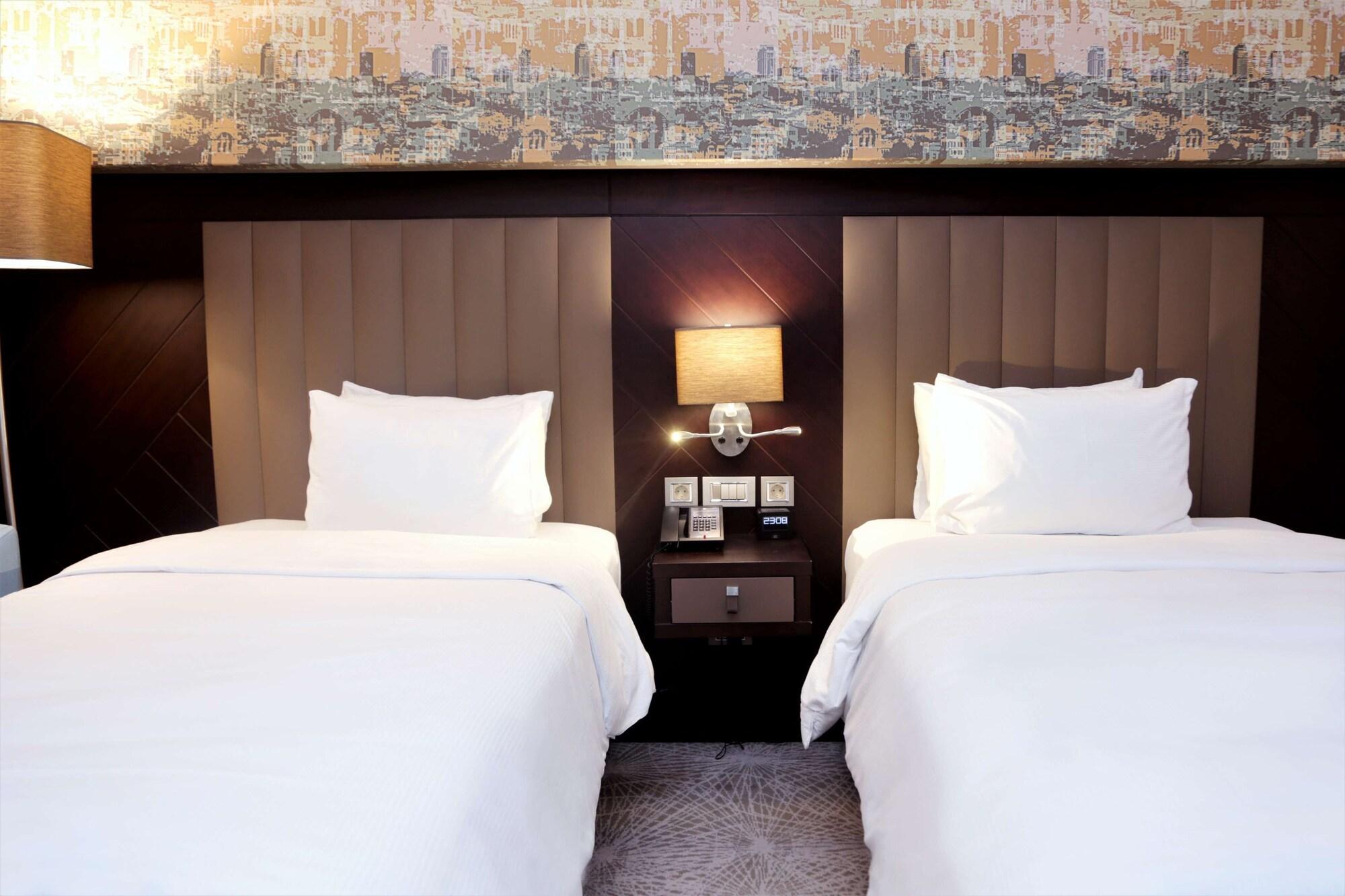 Hotel Doubletree By Hilton Istanbul Umraniye Exterior foto Deluxe room