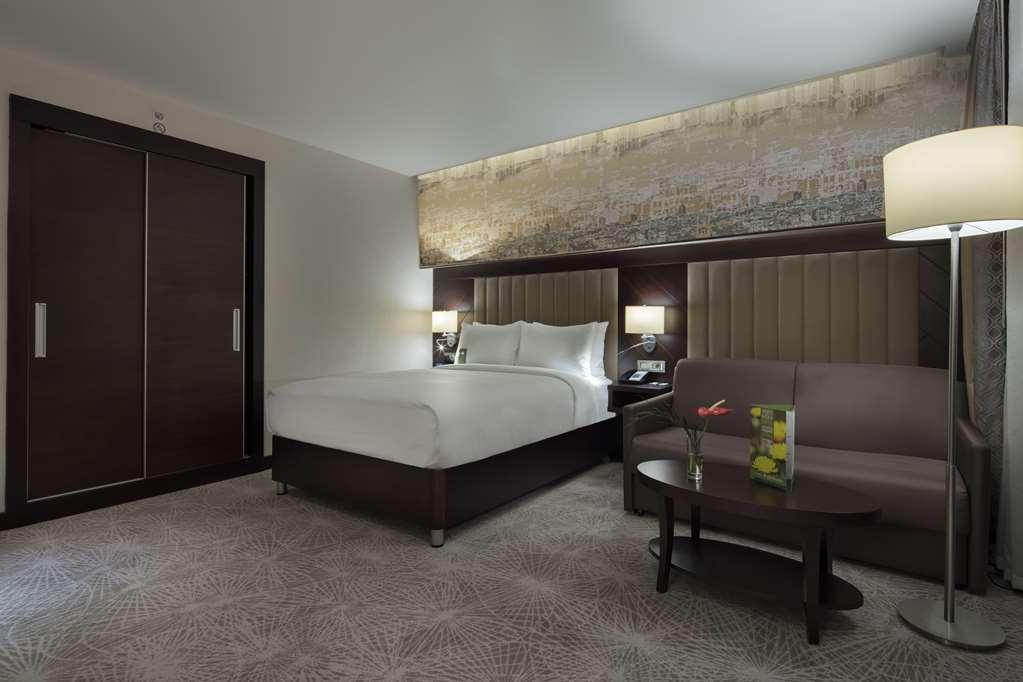 Hotel Doubletree By Hilton Istanbul Umraniye Habitación foto A room at the hotel
