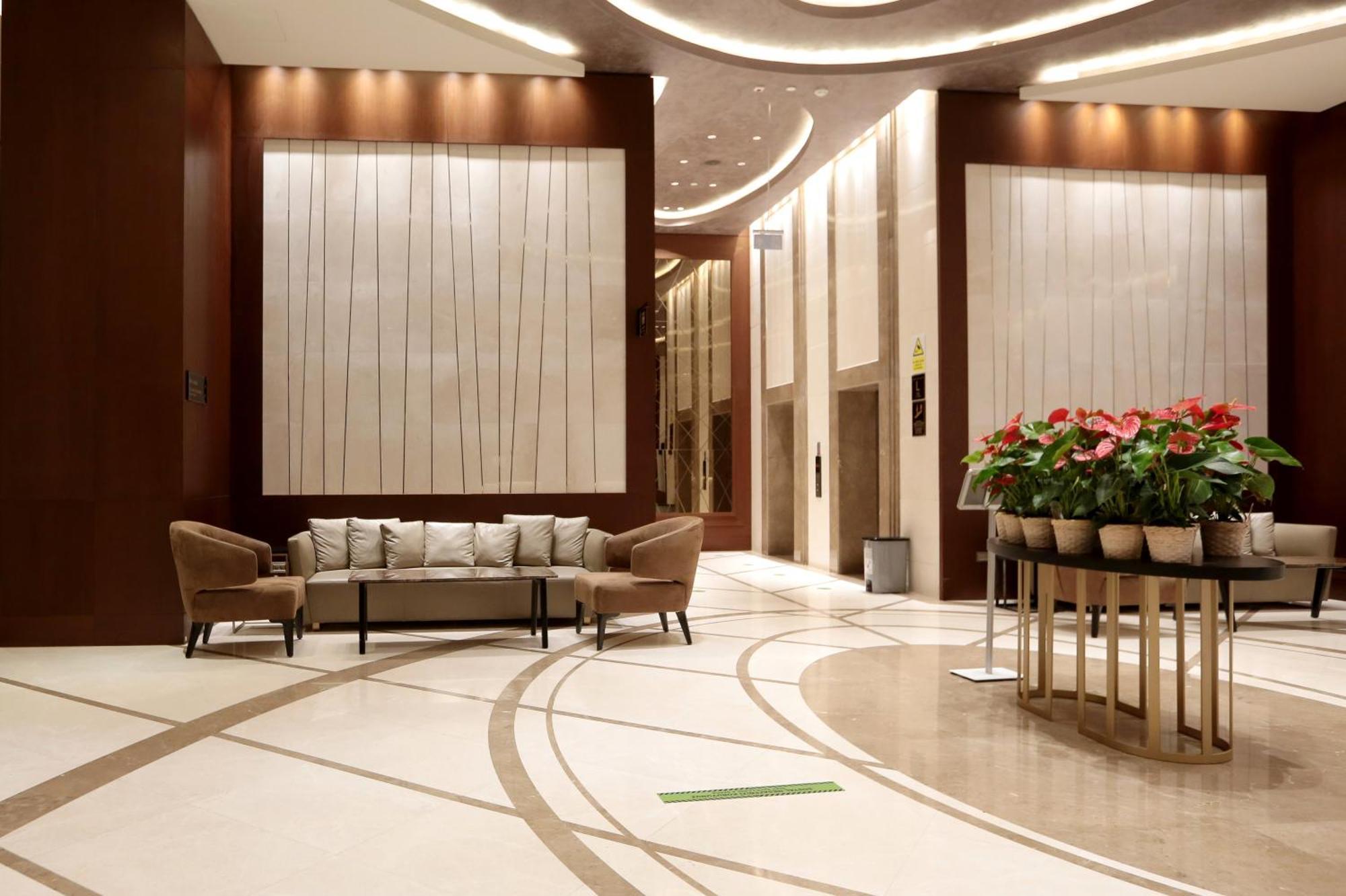 Hotel Doubletree By Hilton Istanbul Umraniye Exterior foto Lobby